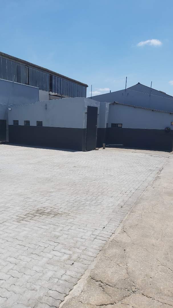 To Let commercial Property for Rent in Sidwell Eastern Cape